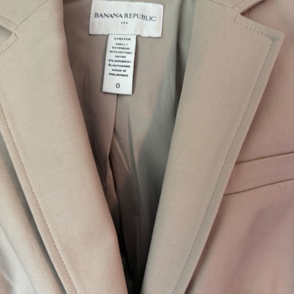 Women's size 0 Banana republic tan blazer - Picture 2 of 3